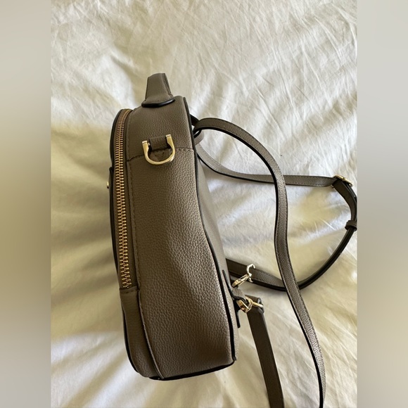 Adjustable strap backpack - Picture 4 of 4